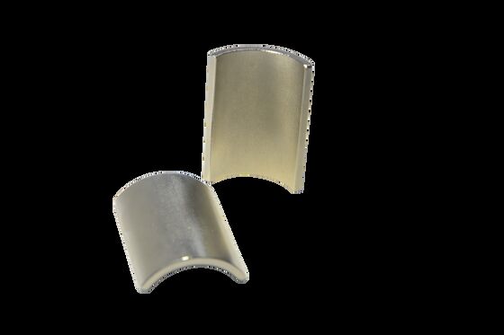 Καλή τιμή Μαγνήτες τόξου νεοδίμου Προσαρμοσμένη κατεύθυνση μαγνητισμού σε απευθείας σύνδεση