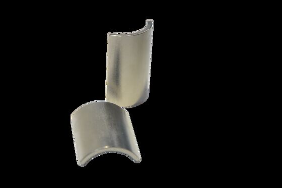 Καλή τιμή Μαγνήτες τόξου NdFeB Δυνάμωση 12-35 KOe σε απευθείας σύνδεση